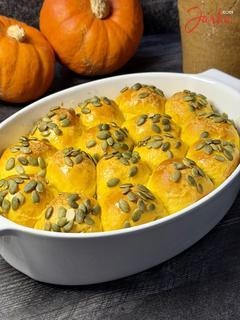 Pumpkin Dinner Rolls